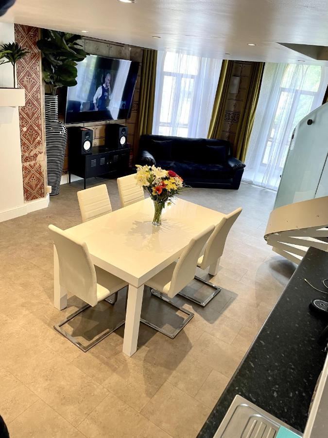 Rare 1-Bed Church Converted Apartment In Londra Esterno foto